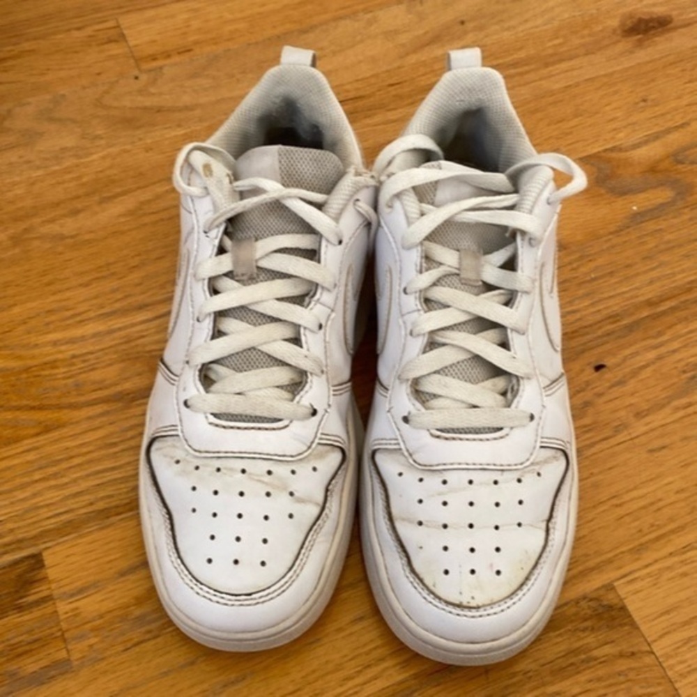 White Nikes girls size 7